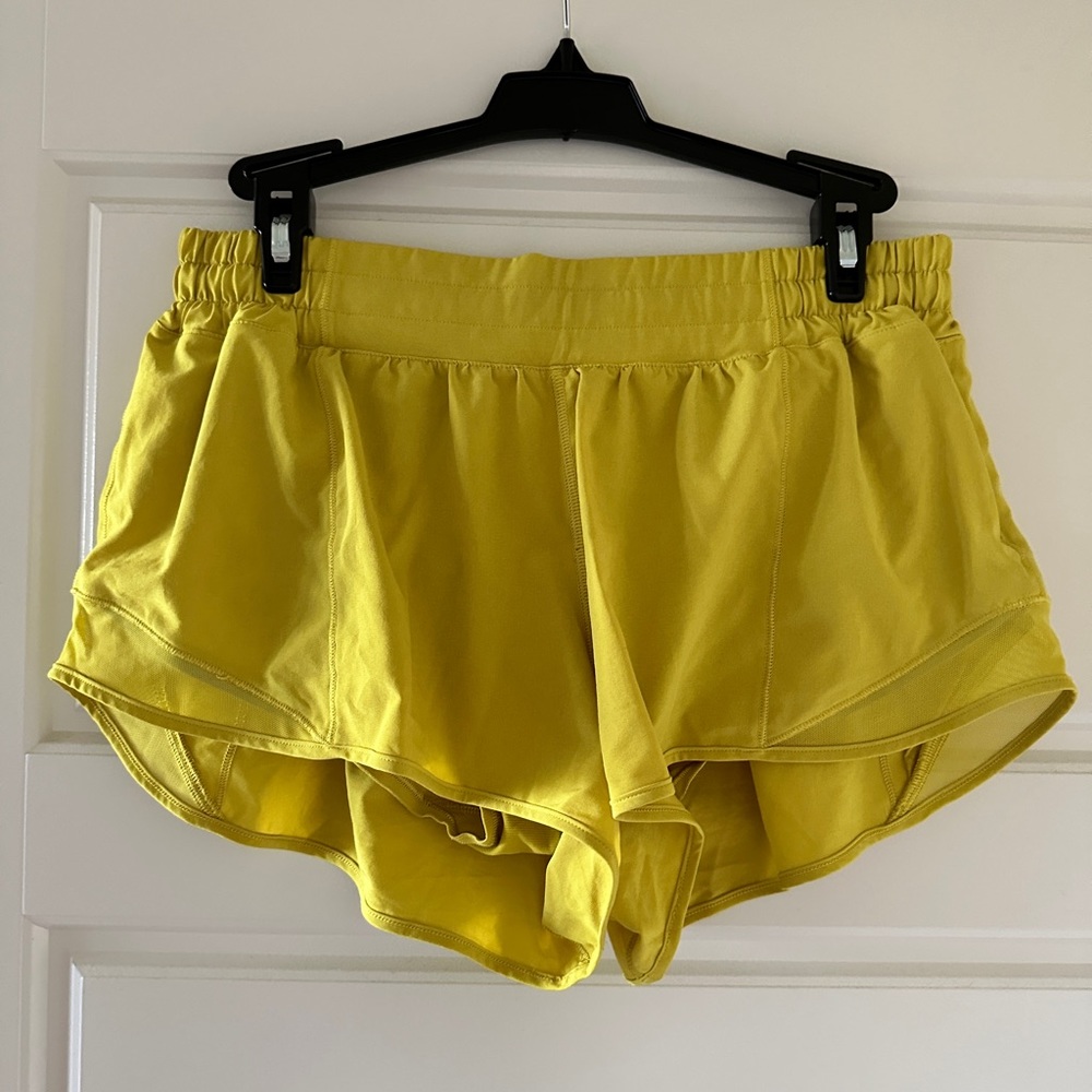 Lululemon LR Hotty Hot 2.5” Shorts